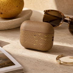 PITAKA Funda para AirPods Pro 3 – Carcasa Magnética de Fibra de Aramida Golden Glint, Diseño Ultraligero y Protección Segura