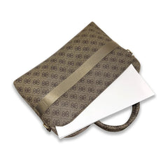 Guess Bolsa para Portátil de 13" a 15" con Estampado 4G, Compartimento Acolchado y Protección Segura, Marrón