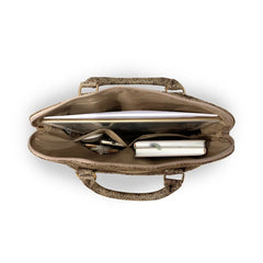 Guess Bolsa para Portátil de 13" a 15" con Estampado 4G, Compartimento Acolchado y Protección Segura, Marrón
