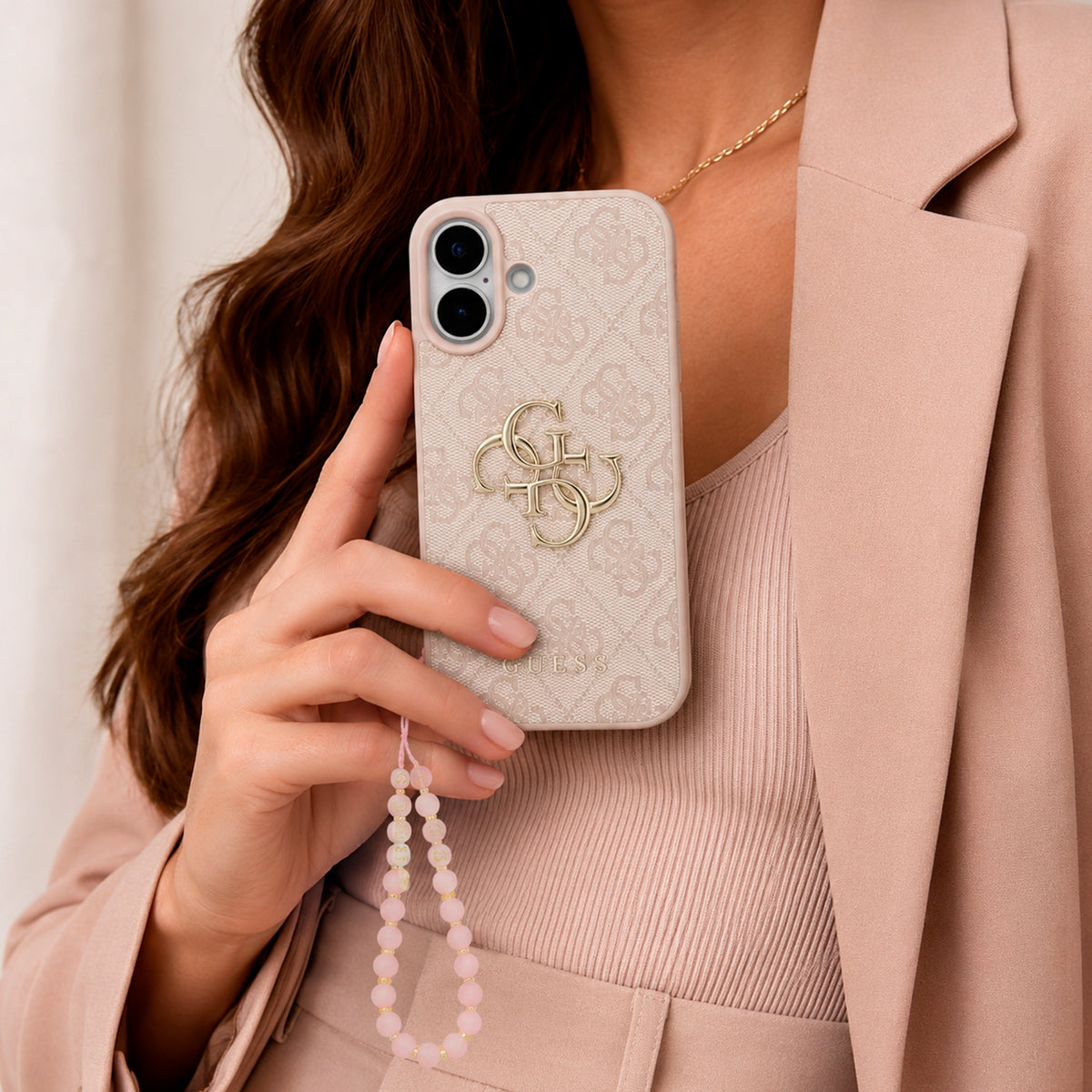 Guess Funda de Polipiel Logo 4G Clásico para iPhone 17 con Correa de Perlas y Protección Anticaídas, Rosa