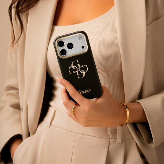 GUESS Funda Efecto Granulado Logo 4G para iPhone 17 Pro Max con Soporte Integrado, Negra