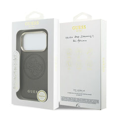 GUESS Funda Efecto Piel Logo Perforado para iPhone 17 Pro Max Compatible con MagSafe y Protección Anticaídas, Marrón