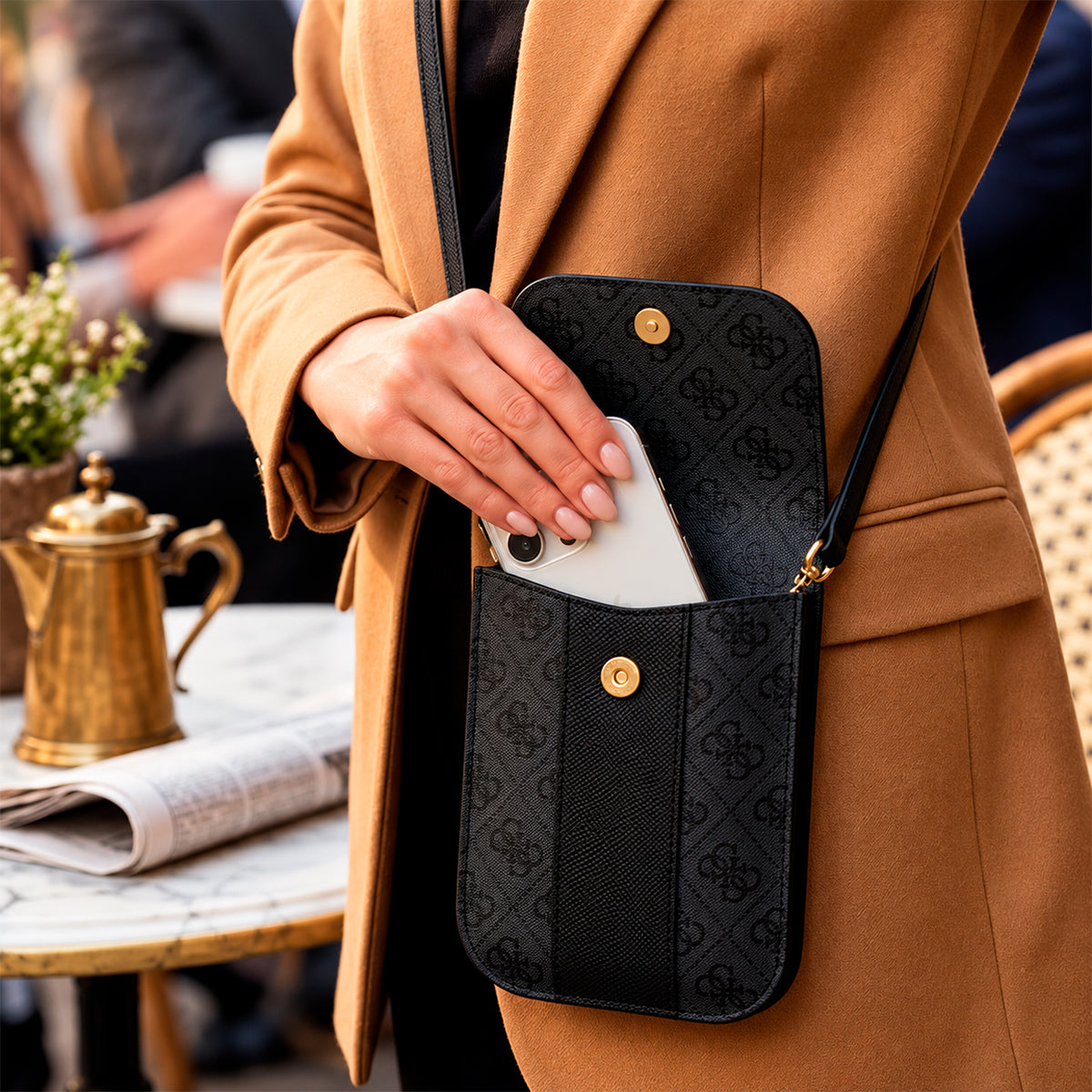 GUESS Bolso Cruzado con Banda Central 4G, Negro