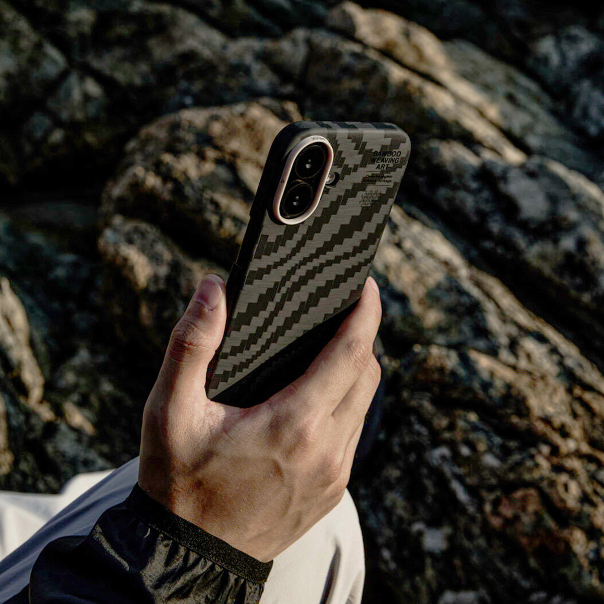AIRITY Funda de Fibra de Aramida con Tejido de Bambú para iPhone 17 Compatible con MagSafe, Fog Black