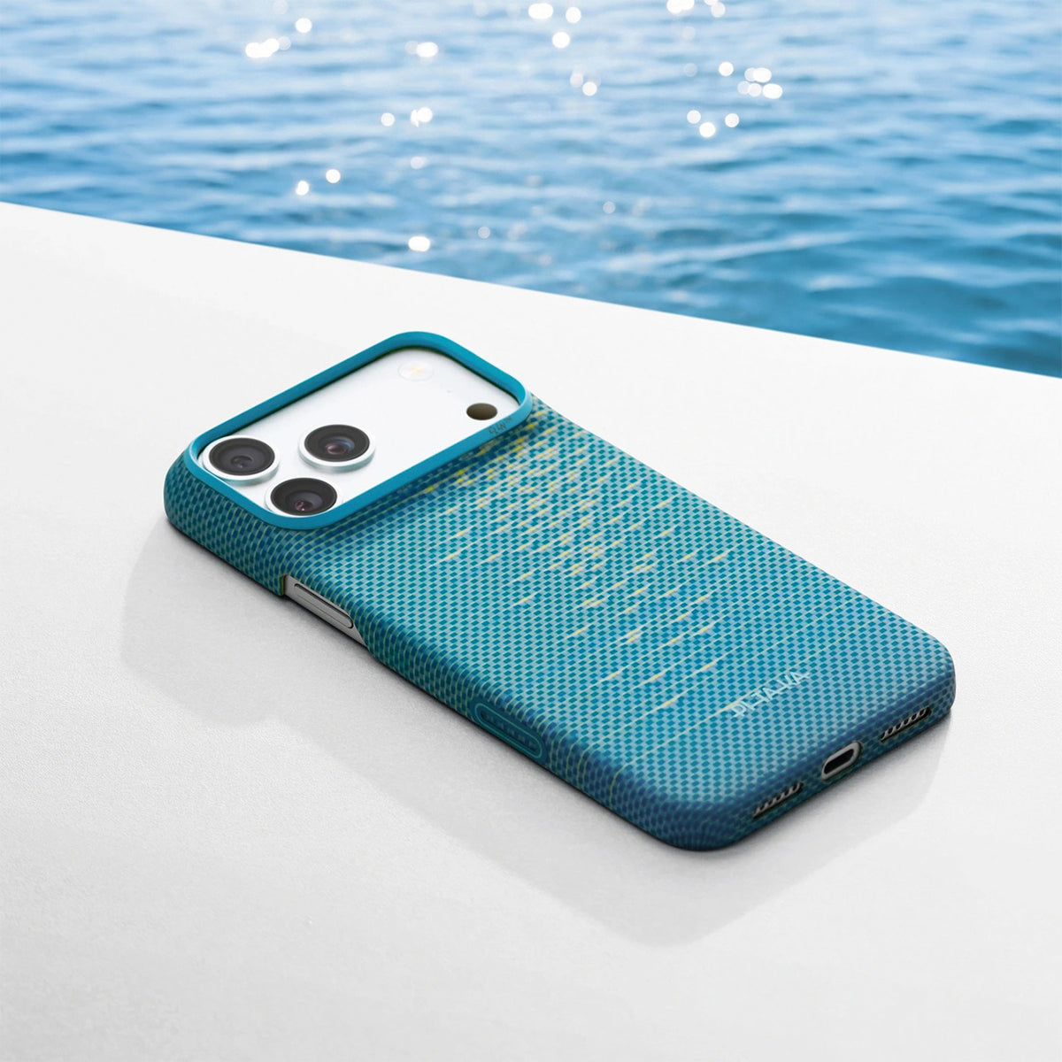 PITAKA Funda Edge de Fibra de Aramida para iPhone 18 Pro Max Compatible con MagSafe, Lucid Blue