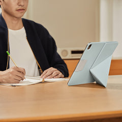 PITAKA Funda para iPad Pro 11" – MagEZ Folio 2 Azul Claro, Diseño Delgado y Protección Completa