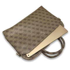 Guess Bolsa para Portátil de 13" a 15" Marrón 4G – Funda para Laptop con Compartimento Acolchado, Diseño Elegante y Protección Segura